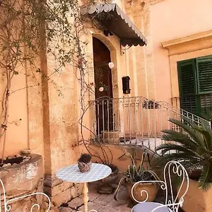 Guest house Sud Palazzo Rau Della Ferla