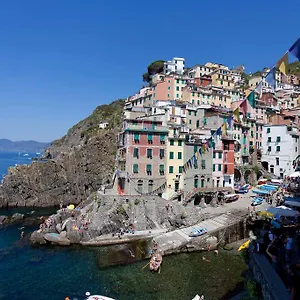 https://scorci-di-mare.hotelitalianriviera.com